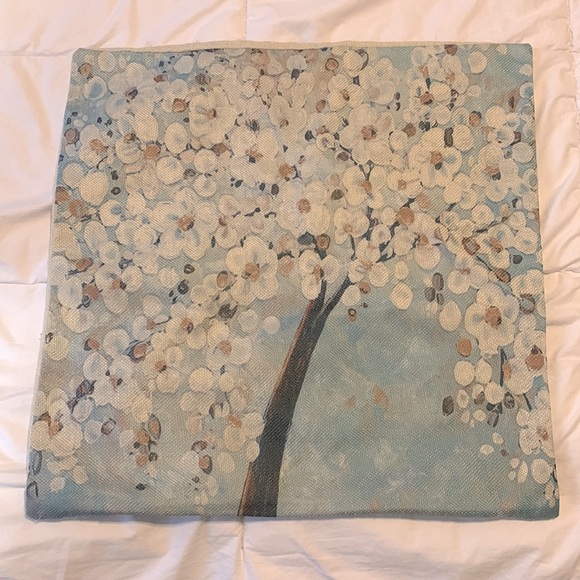 4 Decorative Pillow Cases (pillow inserts not included) - Picture 4 of 5